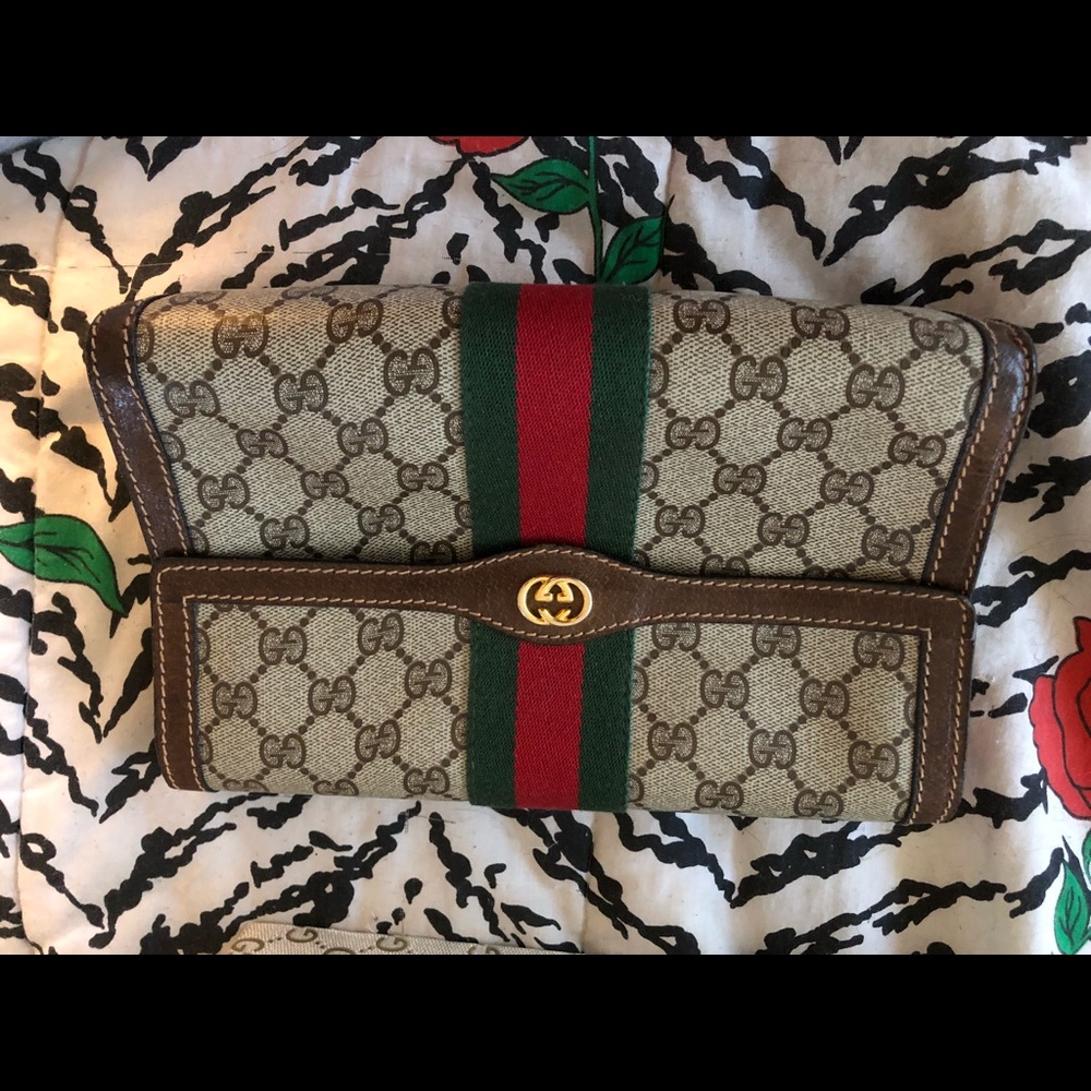 Vintage Gucci clutch